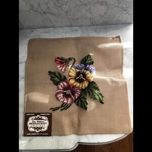VNTG NEEDLEPOINT CANVAS W/BOUQUET FLOWERS DESIGN .